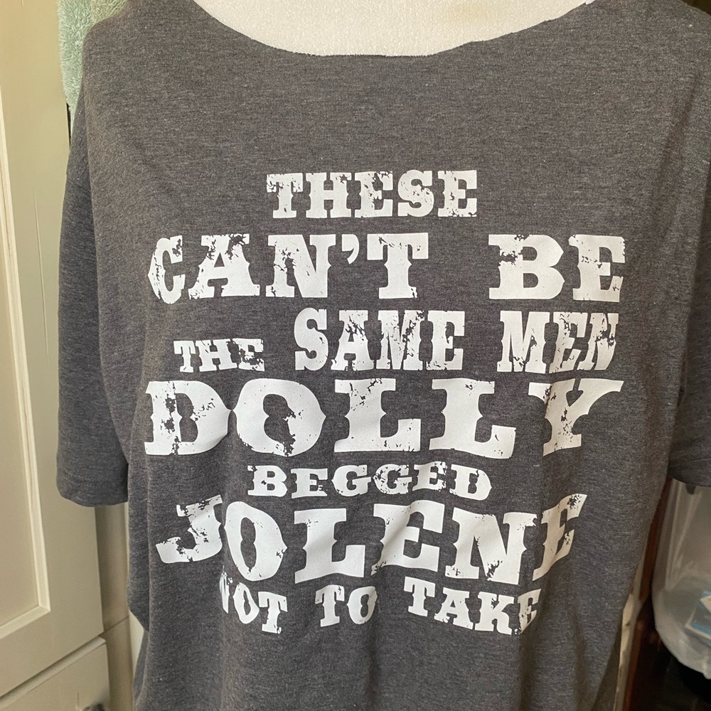 Graphic tee- Dolly vs Jolene